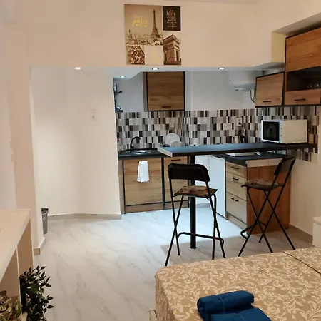 Your Cosy Nest In Kypseli Apartment